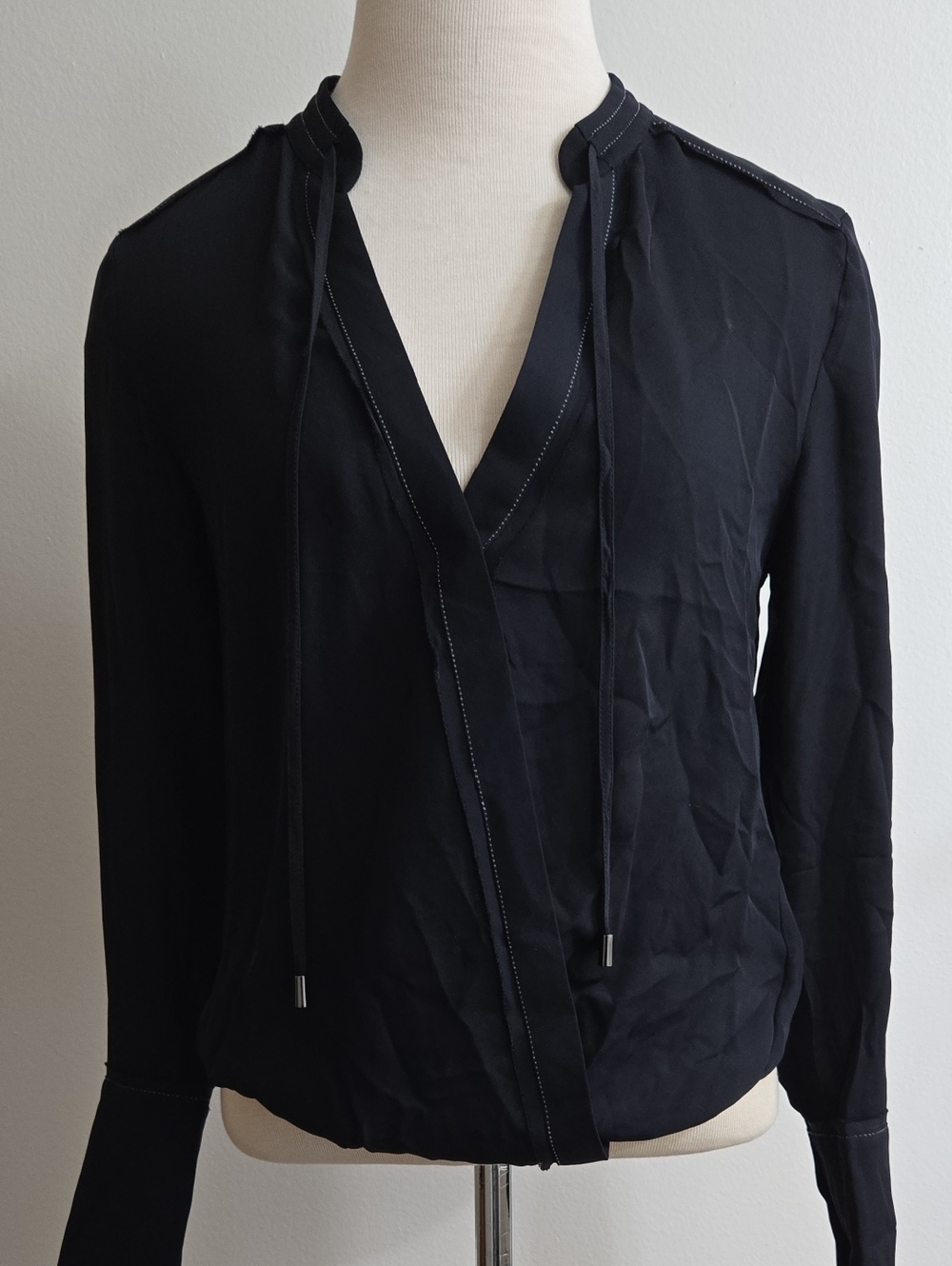 Brochu Walker Black Seville Silk Crepe Wrap Blouse/Size XS - Picture 2 of 7